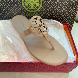 Tory Burch Miller Soft Leather Sandals Size 8 Light Makeup